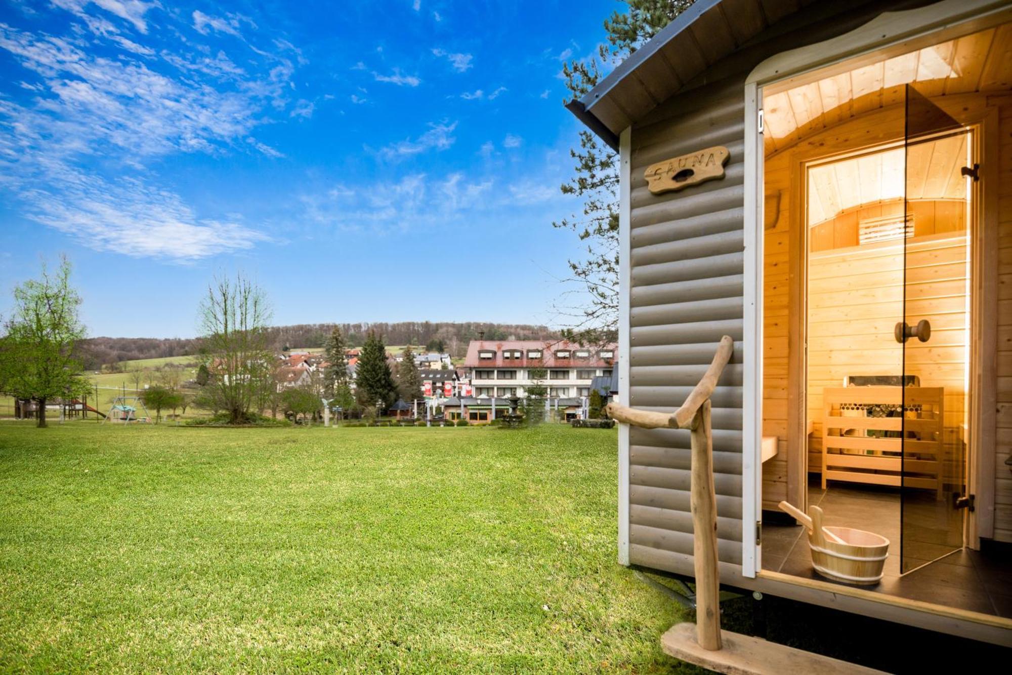 Best Western Hotel Brunnenhof Weibersbrunn Bagian luar foto