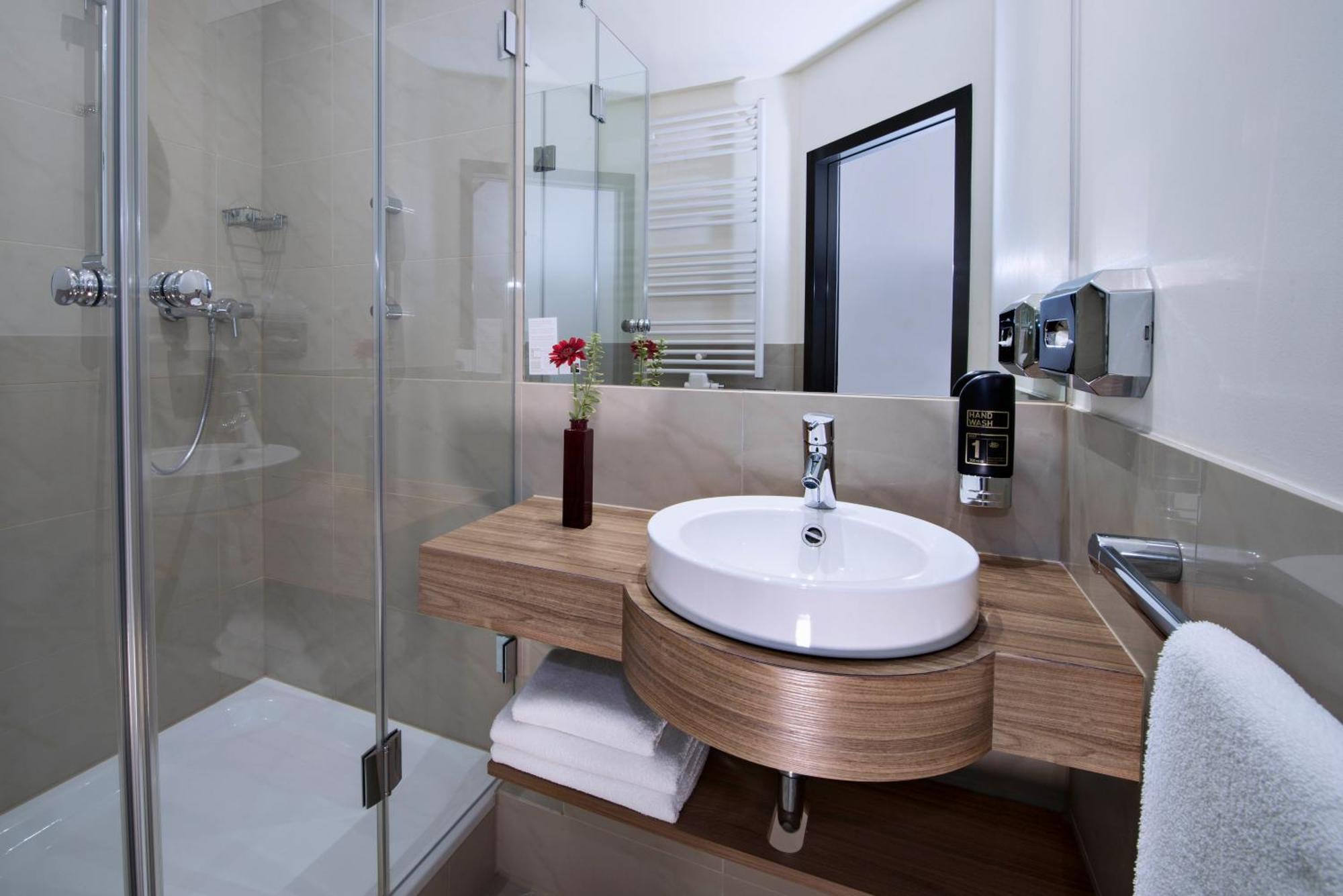 Best Western Hotel Brunnenhof Weibersbrunn Bagian luar foto