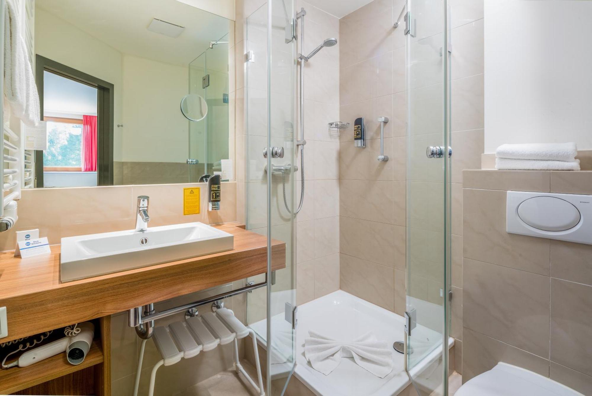 Best Western Hotel Brunnenhof Weibersbrunn Bagian luar foto