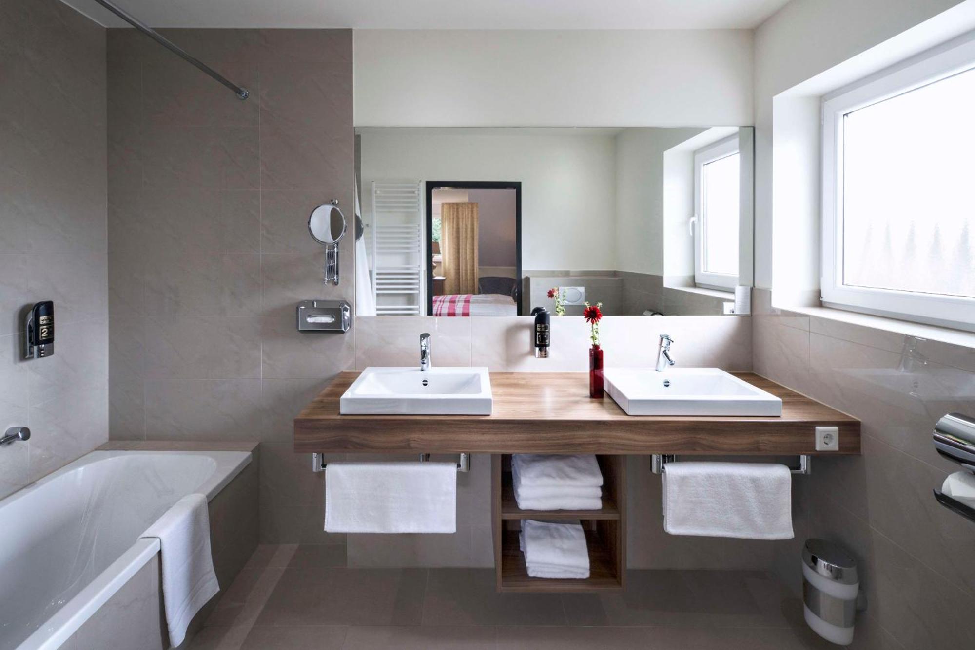 Best Western Hotel Brunnenhof Weibersbrunn Bagian luar foto