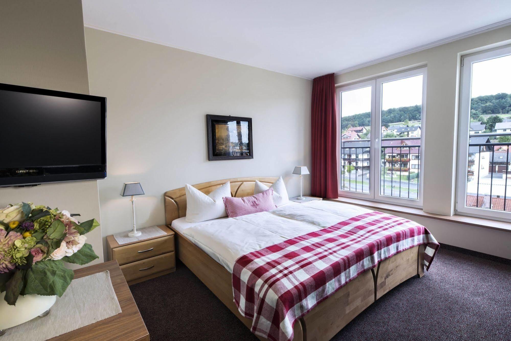 Best Western Hotel Brunnenhof Weibersbrunn Bagian luar foto