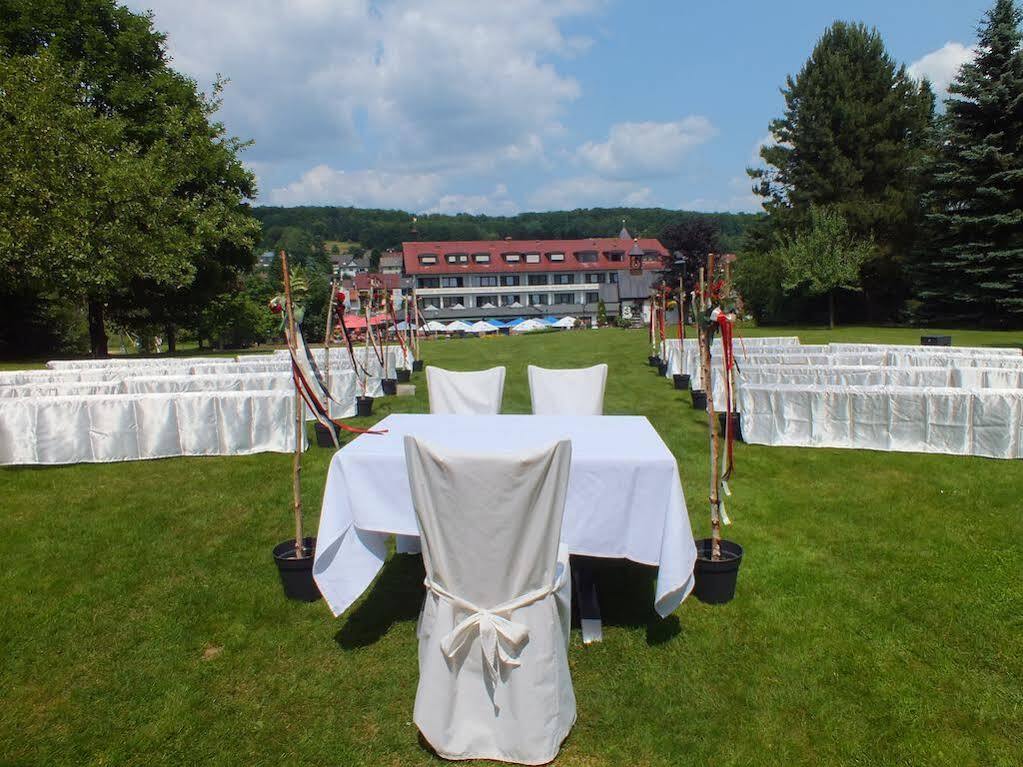 Best Western Hotel Brunnenhof Weibersbrunn Bagian luar foto